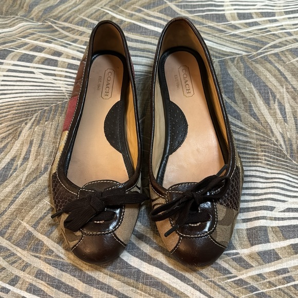 Coach Jasmine Flats - Picture 2 of 4